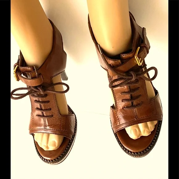 Burberry Heels - Picture 3 of 8